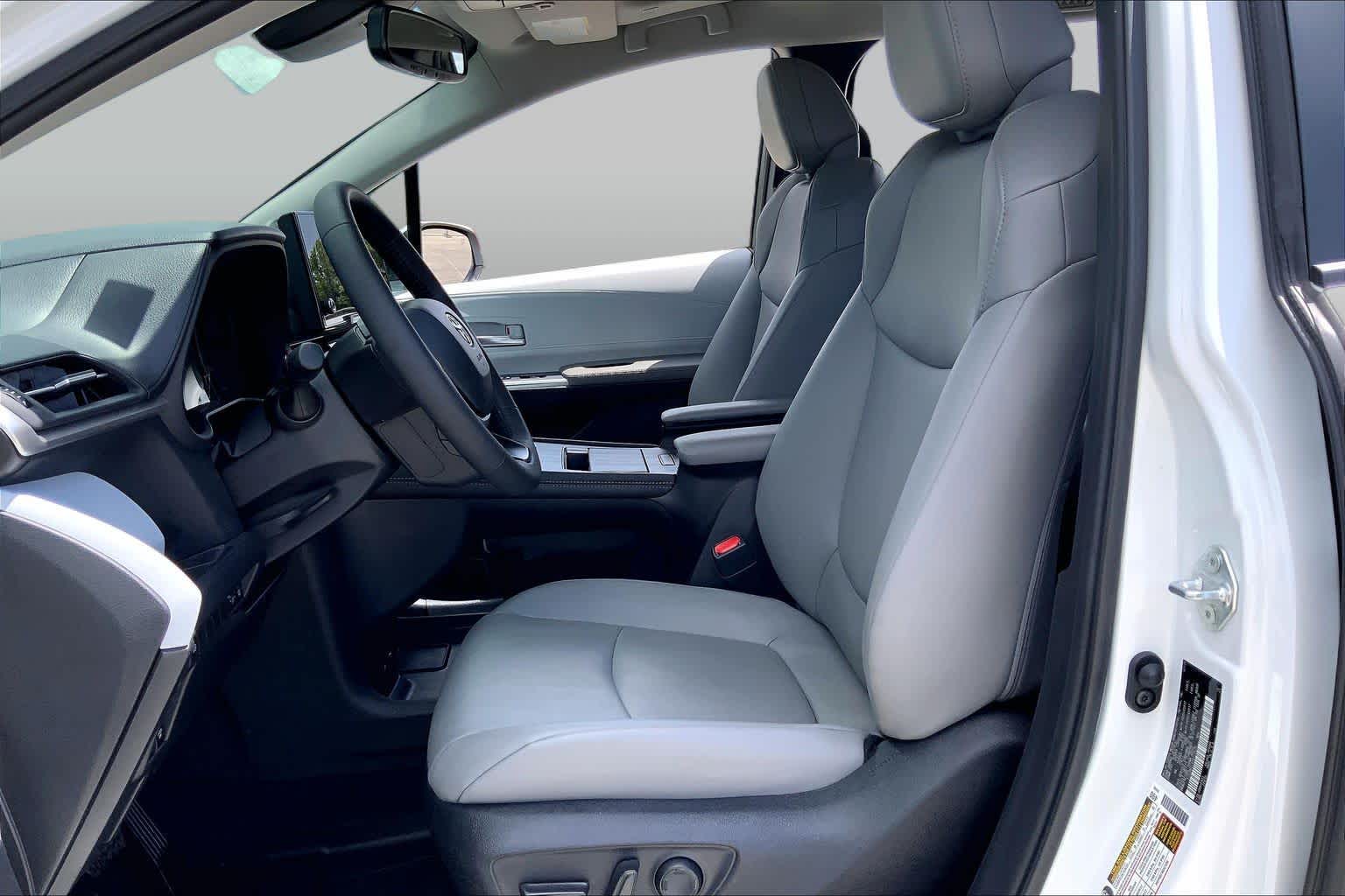 2025 Toyota Sienna XLE Wind Chill Pearl at Group 1 Toyota Southwest