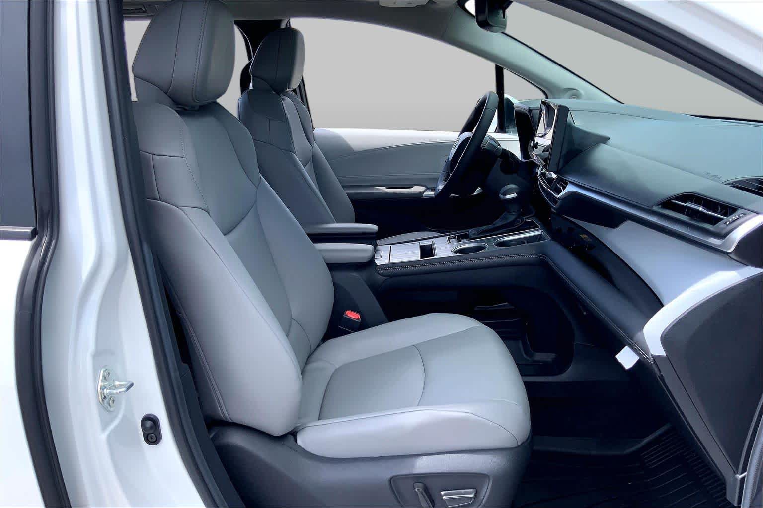 2025 Toyota Sienna XLE Wind Chill Pearl at Group 1 Toyota Southwest