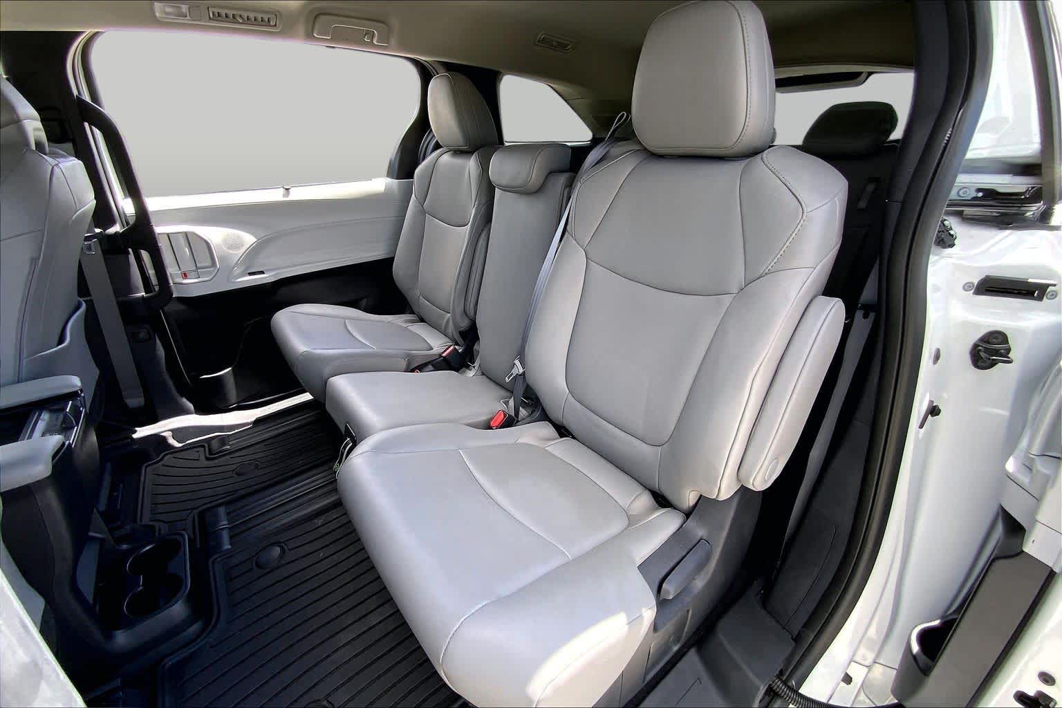 2025 Toyota Sienna XLE Wind Chill Pearl at Group 1 Toyota Southwest