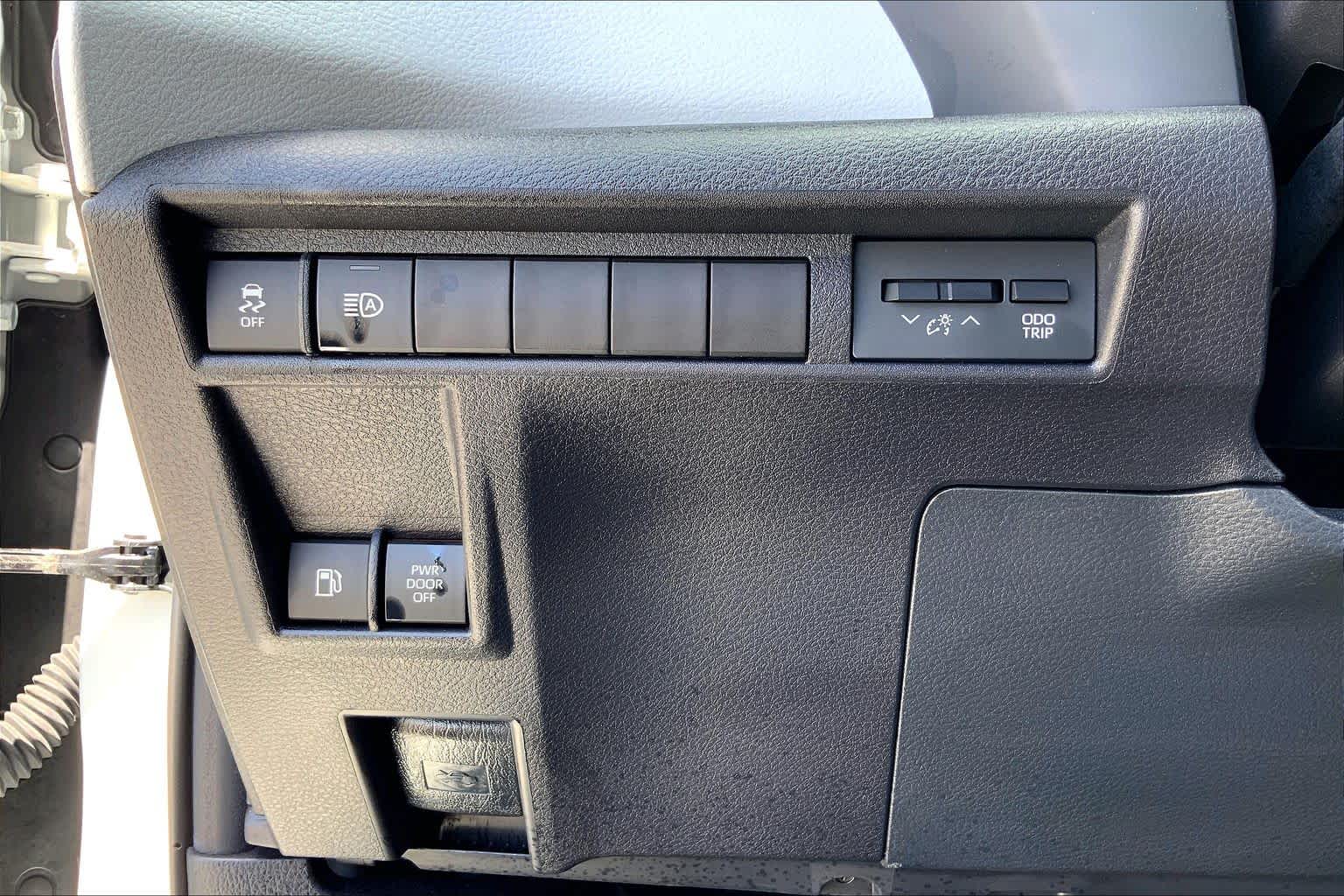 2025 Toyota Sienna XLE Wind Chill Pearl at Group 1 Toyota Southwest