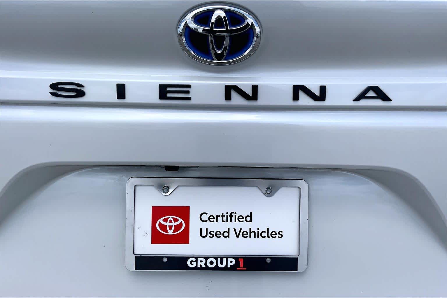 2025 Toyota Sienna XLE Wind Chill Pearl at Group 1 Toyota Southwest