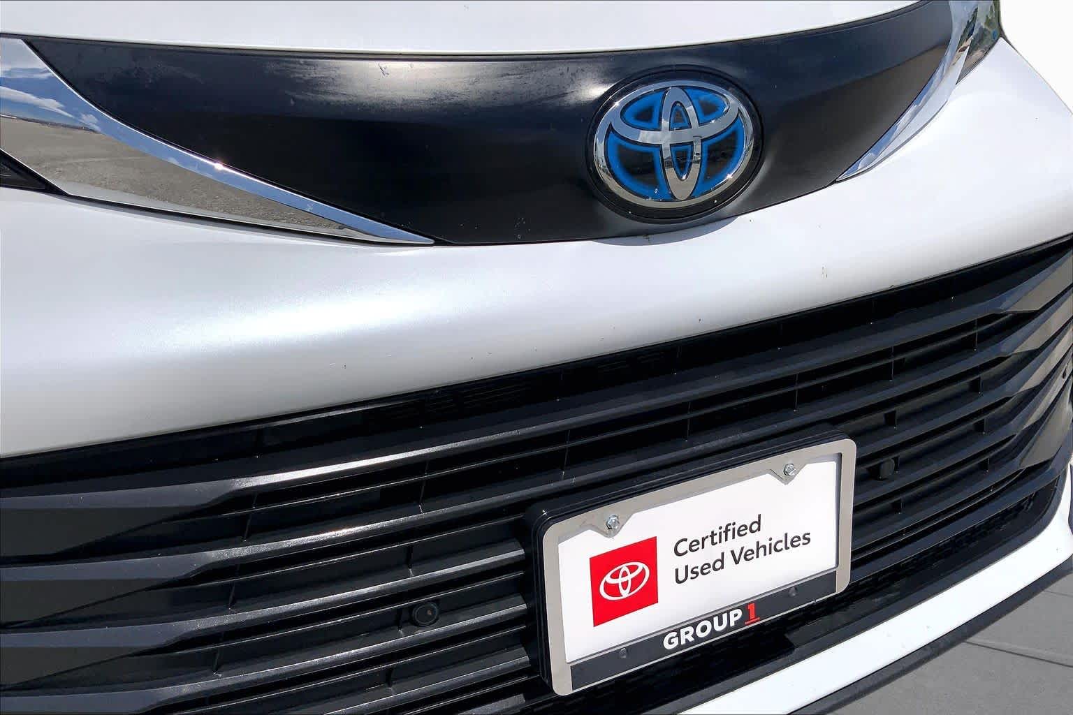 2025 Toyota Sienna XLE Wind Chill Pearl at Group 1 Toyota Southwest