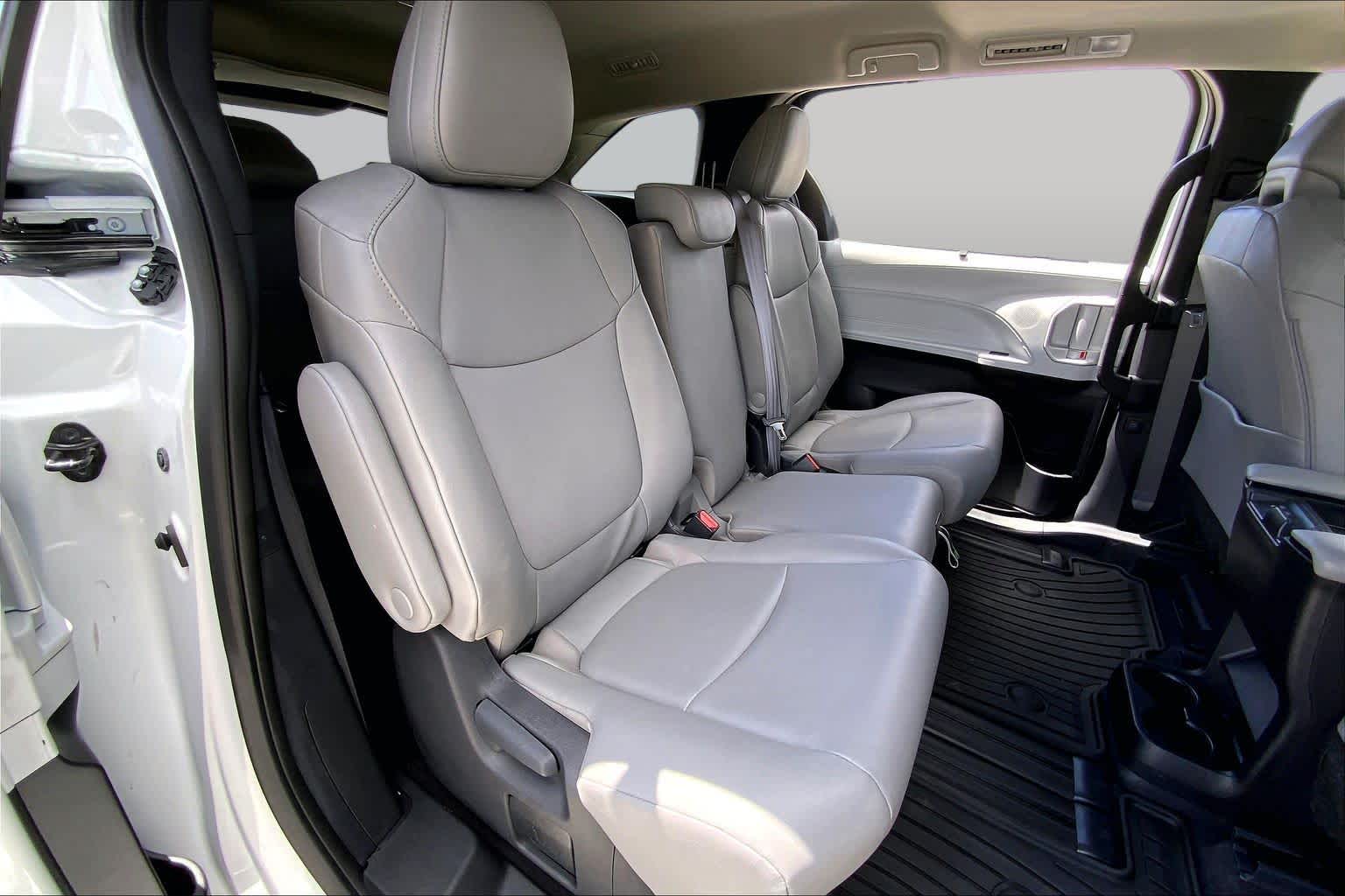 2025 Toyota Sienna XLE Wind Chill Pearl at Group 1 Toyota Southwest