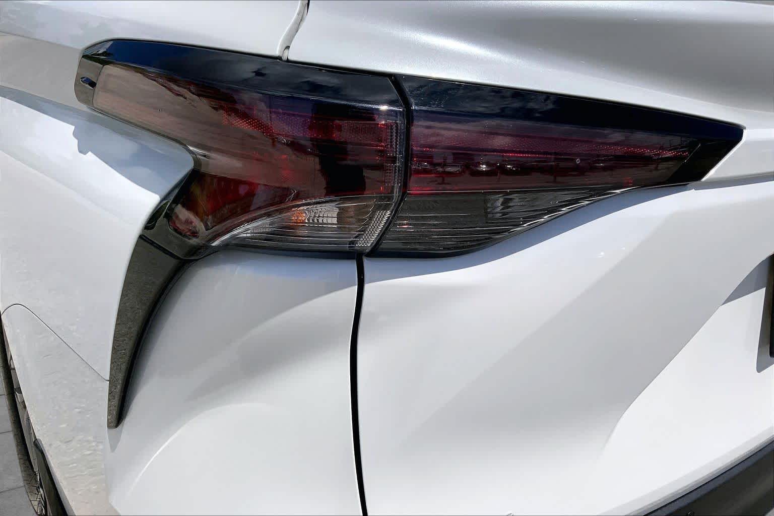 2025 Toyota Sienna XLE Wind Chill Pearl at Group 1 Toyota Southwest