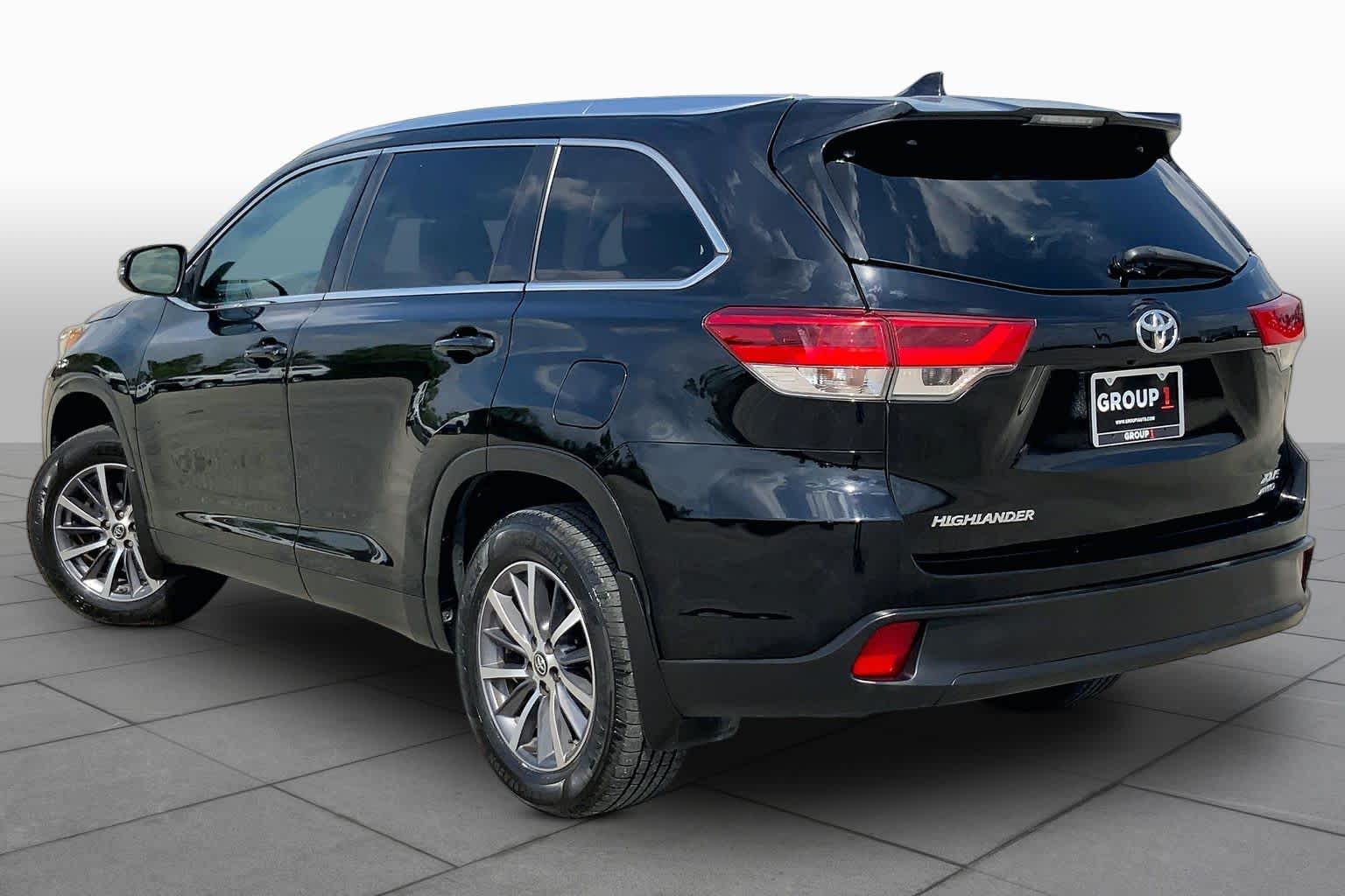 2019 Toyota Highlander XLE Midnight Black Metallic at Mac Haik CDJR North Houston