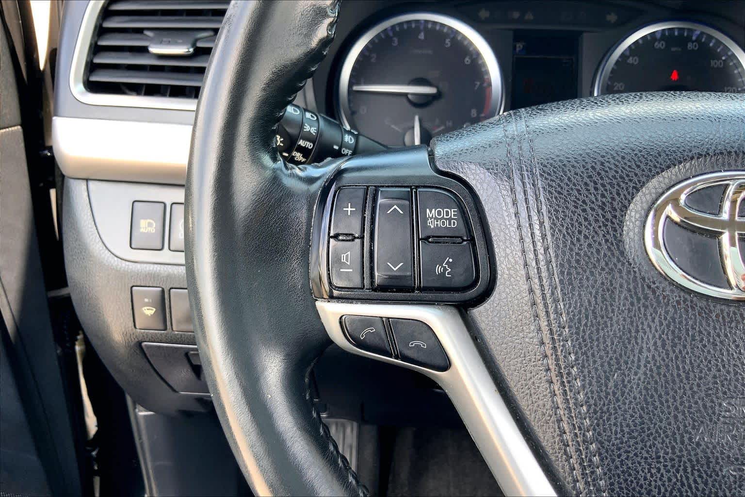 2019 Toyota Highlander XLE Midnight Black Metallic at Mac Haik CDJR North Houston