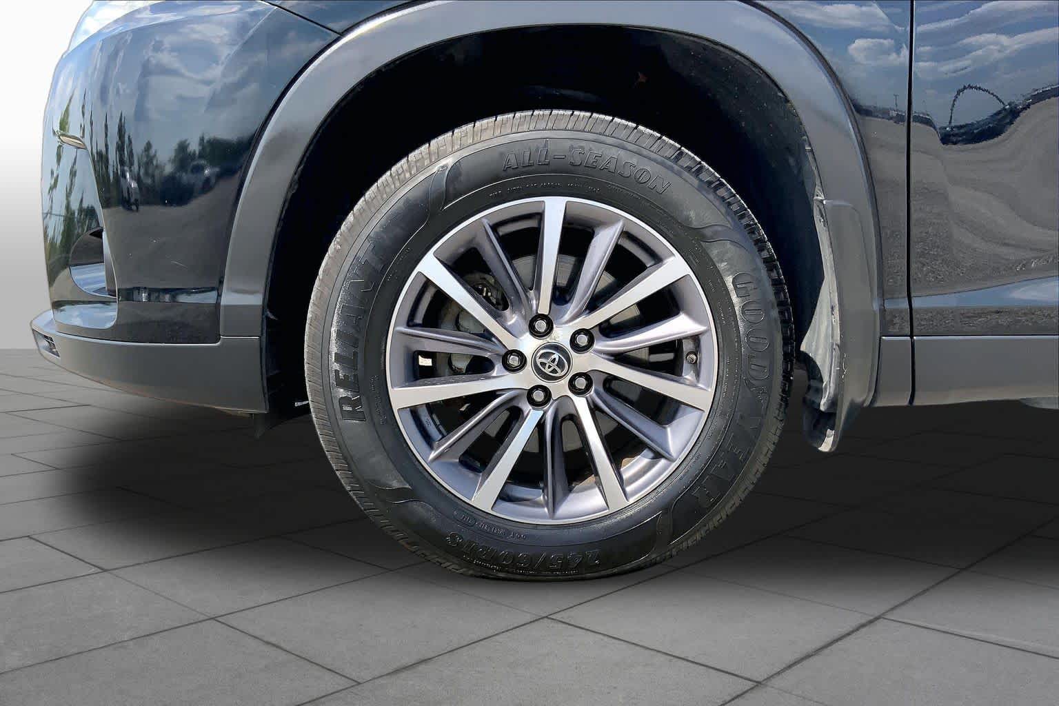 2019 Toyota Highlander XLE Midnight Black Metallic at Mac Haik CDJR North Houston