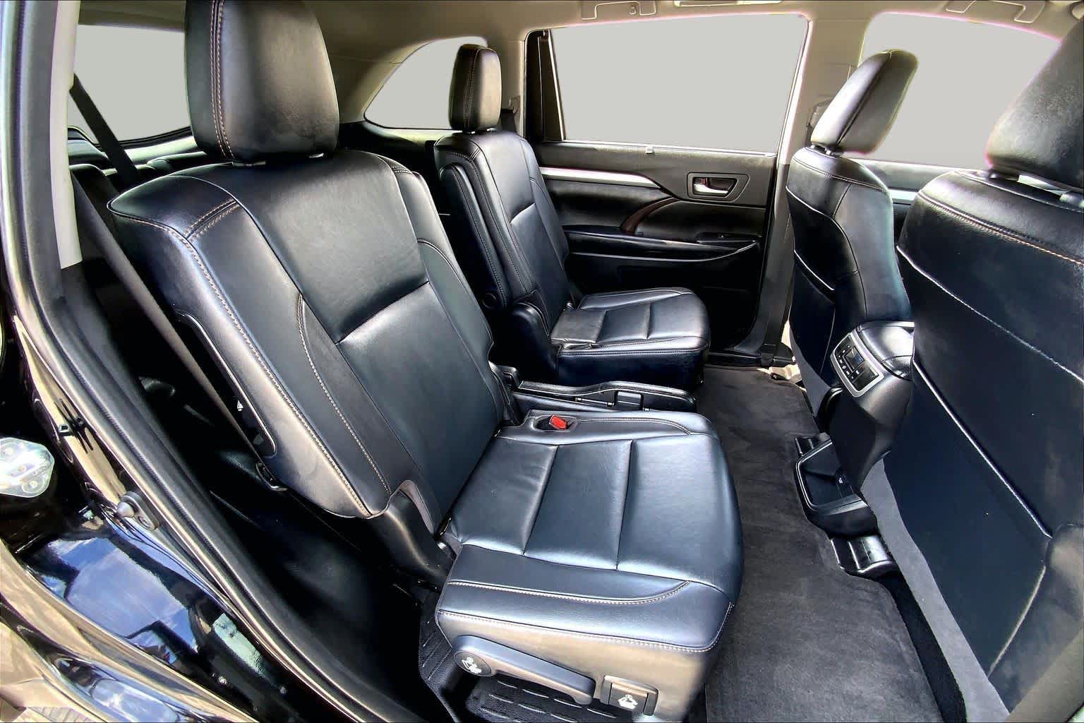 2019 Toyota Highlander XLE Midnight Black Metallic at Mac Haik CDJR North Houston