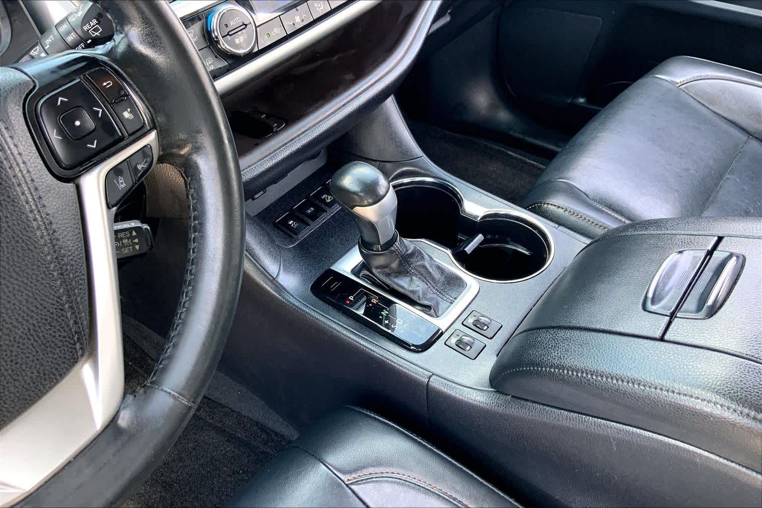 2019 Toyota Highlander XLE Midnight Black Metallic at Mac Haik CDJR North Houston