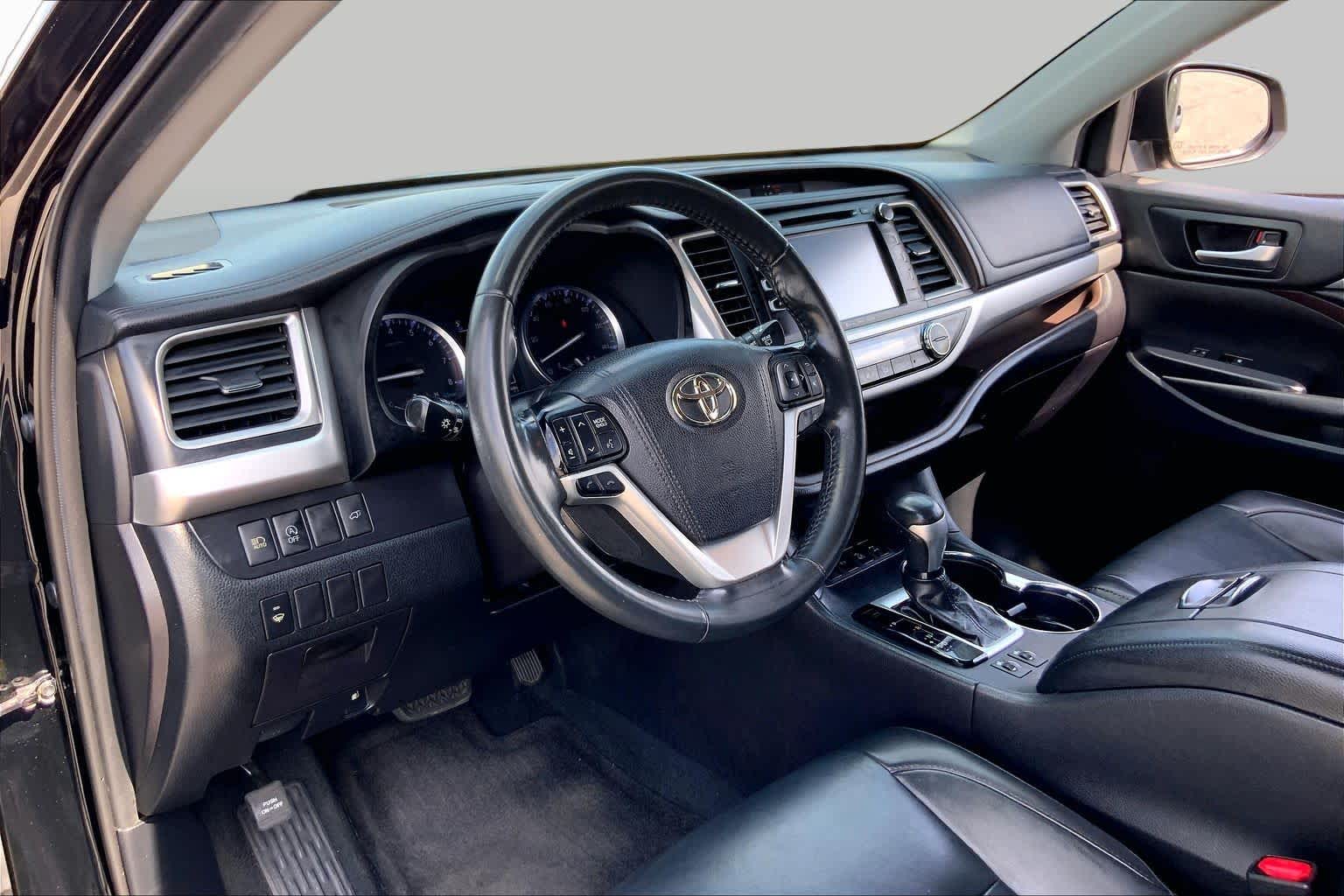 2019 Toyota Highlander XLE Midnight Black Metallic at Mac Haik CDJR North Houston