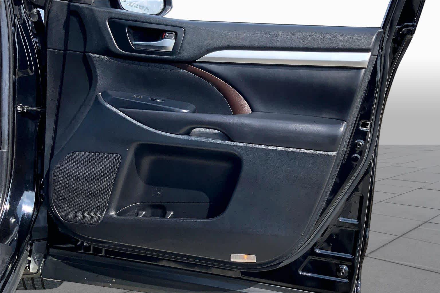 2019 Toyota Highlander XLE Midnight Black Metallic at Mac Haik CDJR North Houston