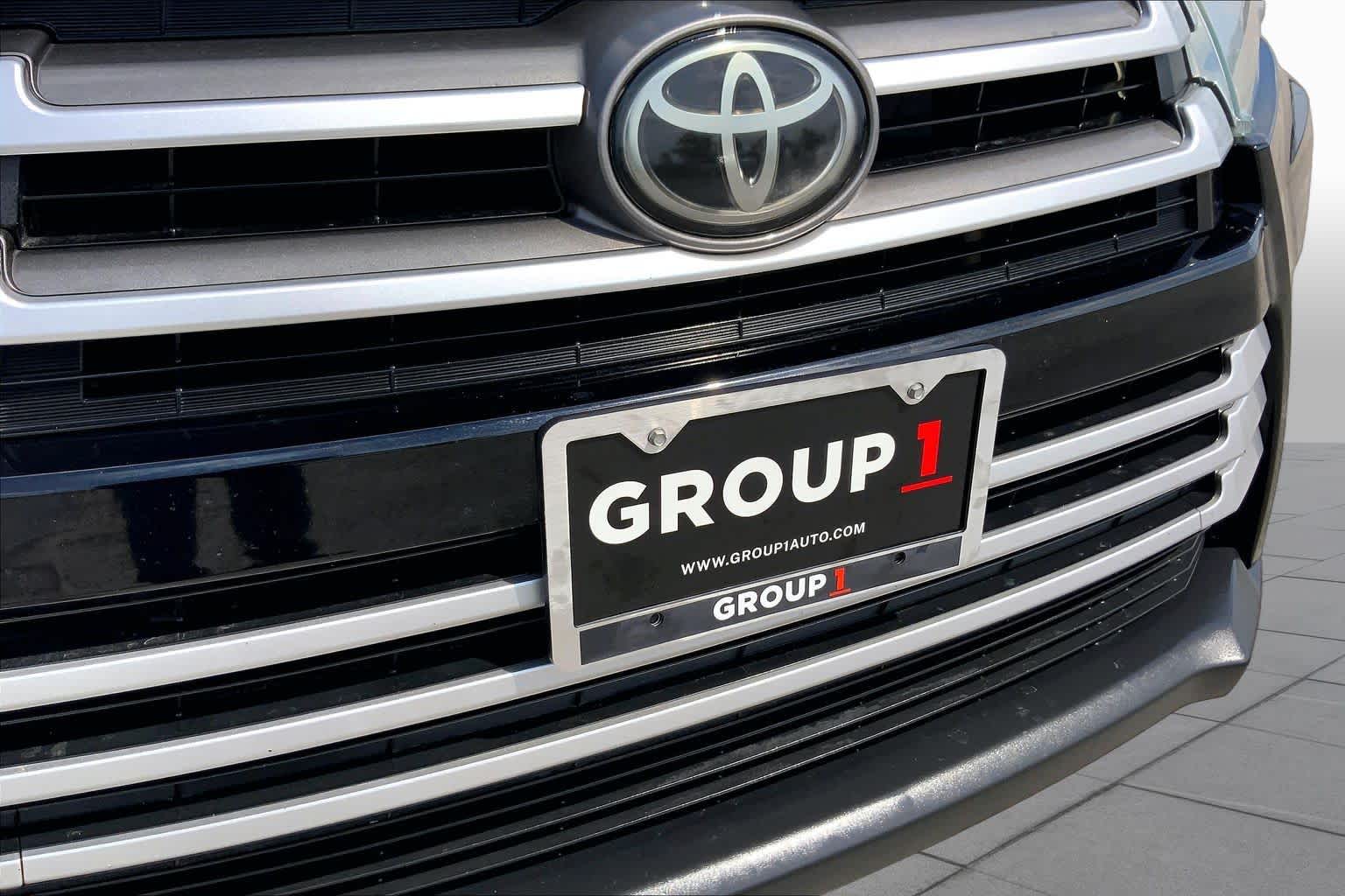 2019 Toyota Highlander XLE Midnight Black Metallic at Mac Haik CDJR North Houston