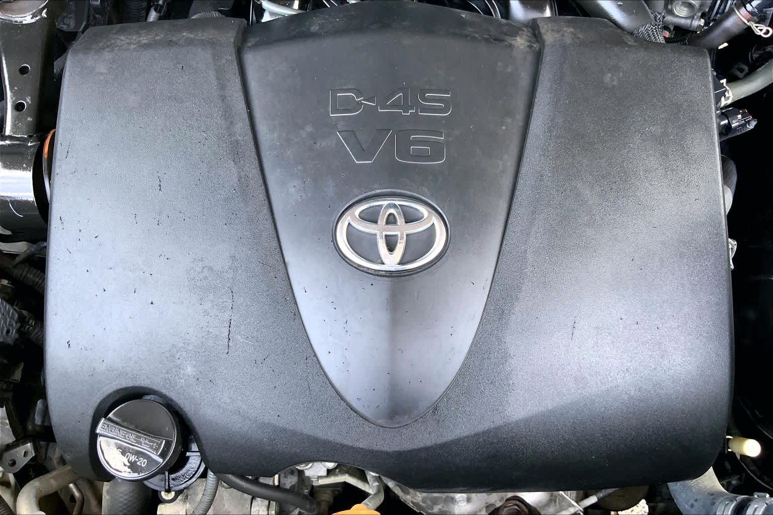 2019 Toyota Highlander XLE Midnight Black Metallic at Mac Haik CDJR North Houston