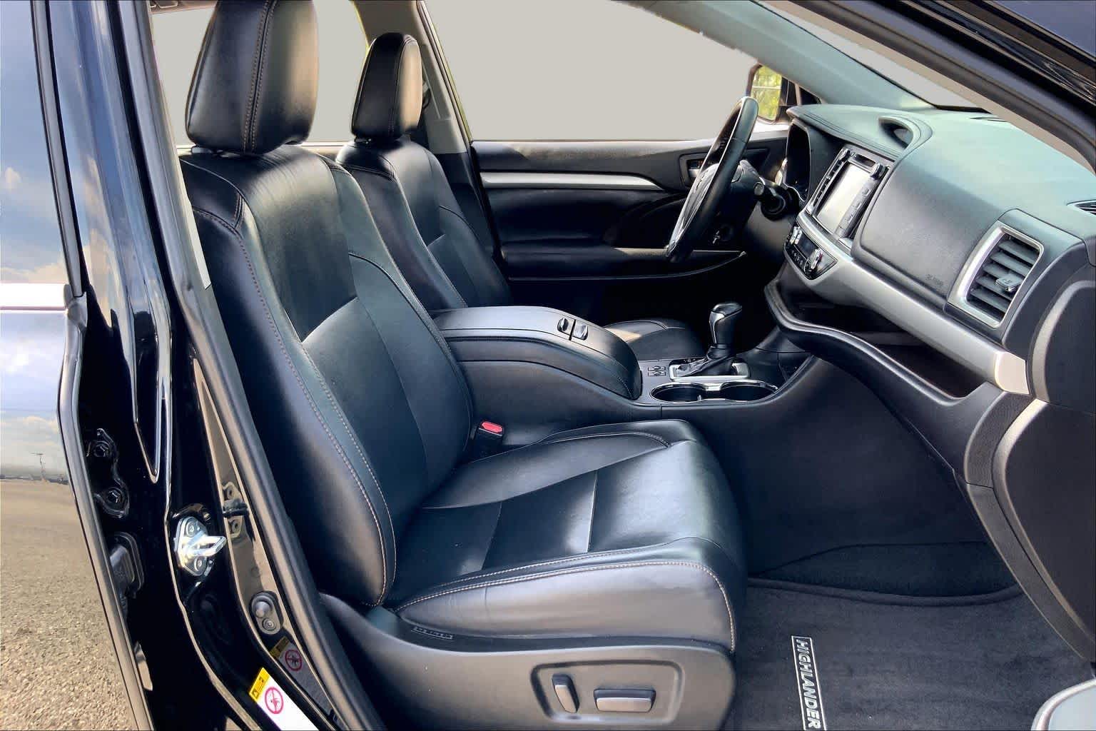 2019 Toyota Highlander XLE Midnight Black Metallic at Mac Haik CDJR North Houston