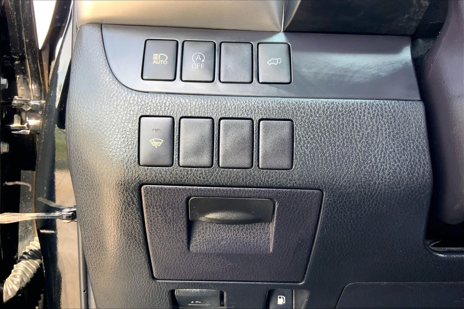 2019 Toyota Highlander XLE Midnight Black Metallic at Mac Haik CDJR North Houston