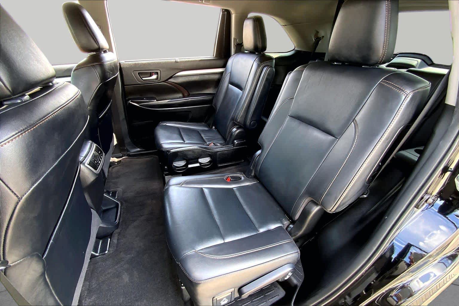 2019 Toyota Highlander XLE Midnight Black Metallic at Mac Haik CDJR North Houston