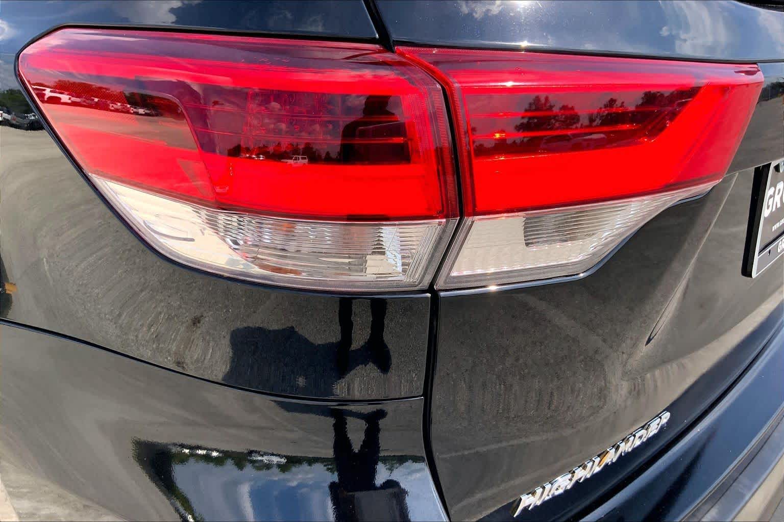 2019 Toyota Highlander XLE Midnight Black Metallic at Mac Haik CDJR North Houston