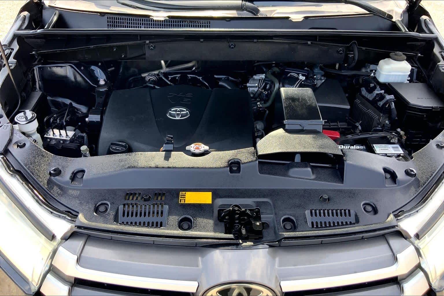 2019 Toyota Highlander XLE Midnight Black Metallic at Mac Haik CDJR North Houston