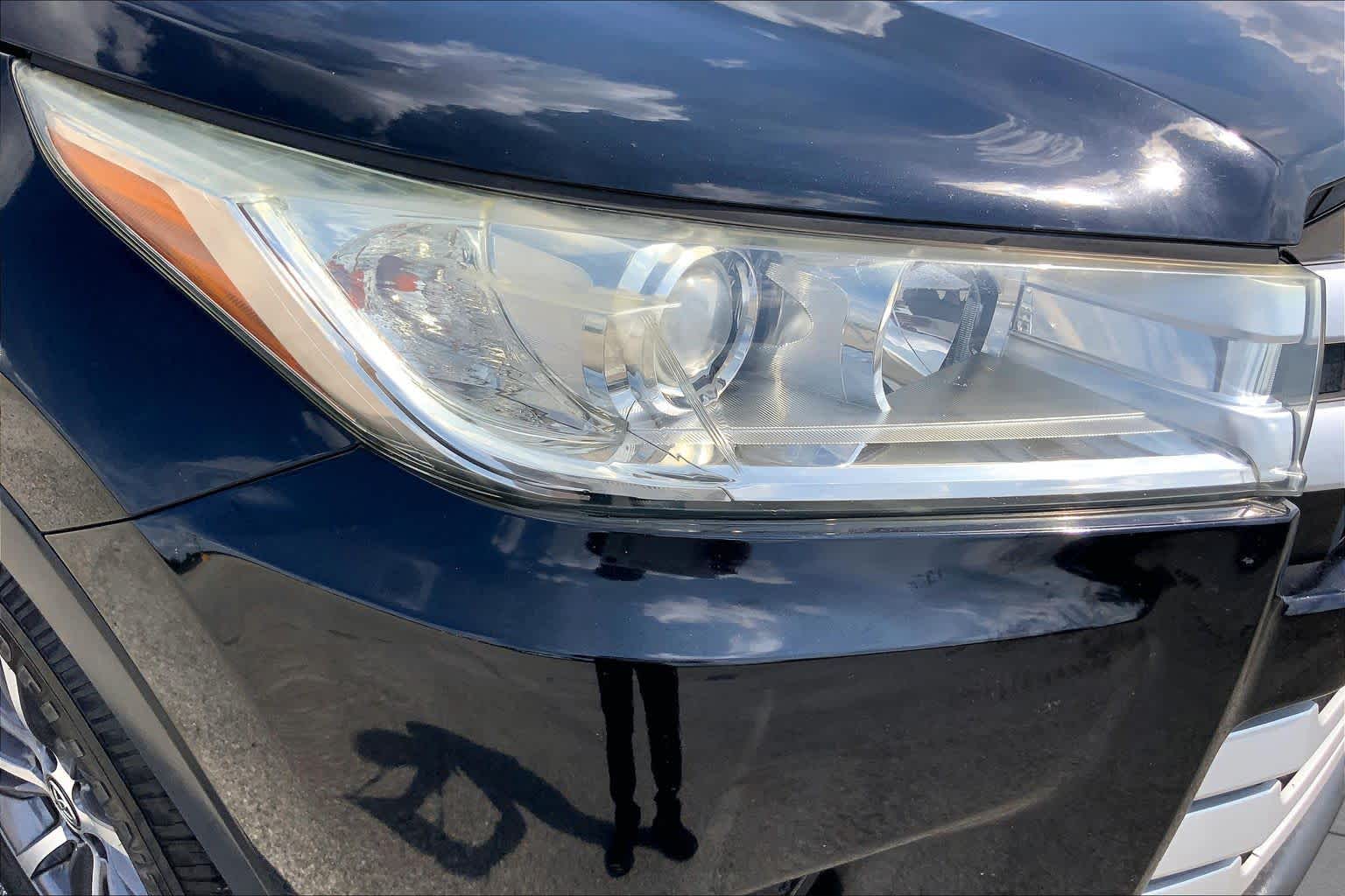 2019 Toyota Highlander XLE Midnight Black Metallic at Mac Haik CDJR North Houston