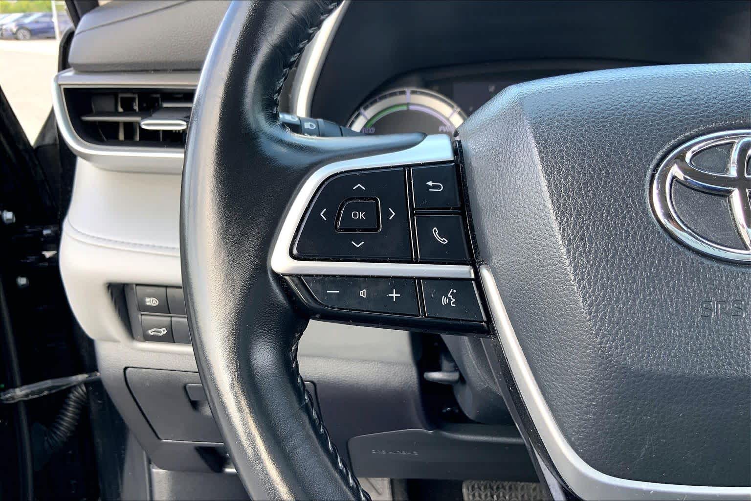 2023 Toyota Highlander photo 23 of 36