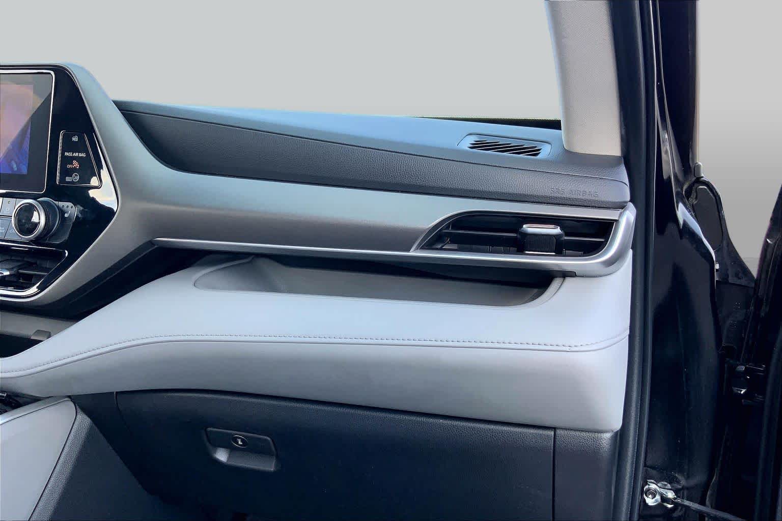 2023 Toyota Highlander photo 18 of 36