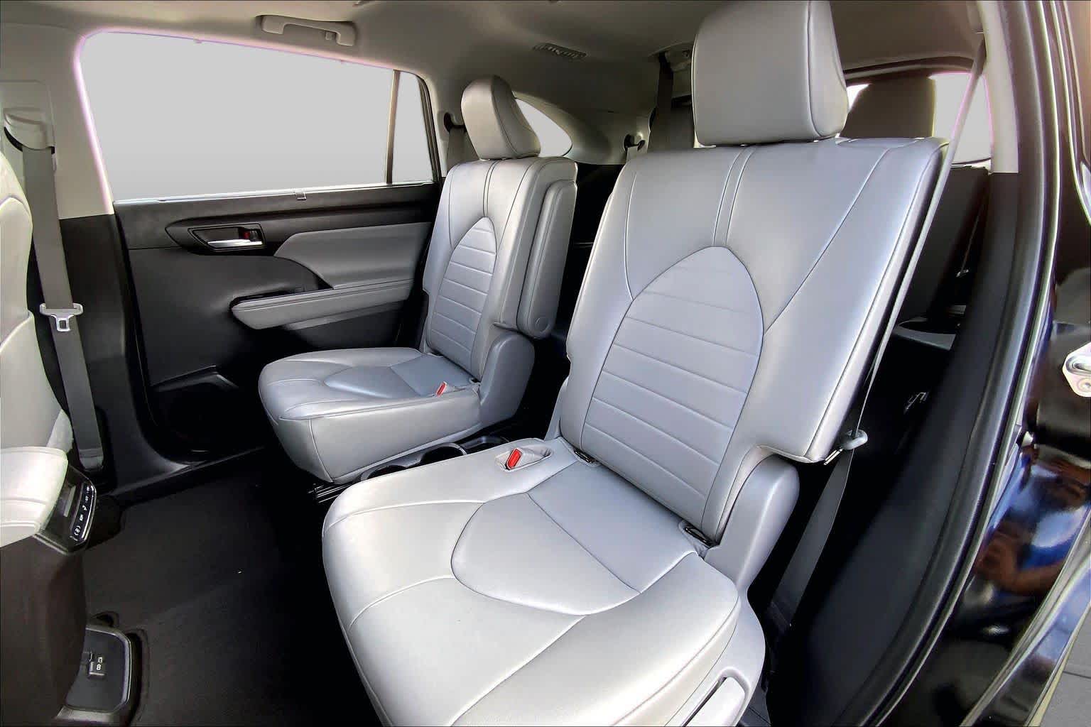 2023 Toyota Highlander photo 20 of 36