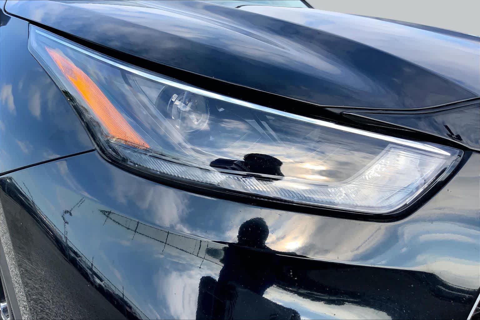2023 Toyota Highlander photo 27 of 36