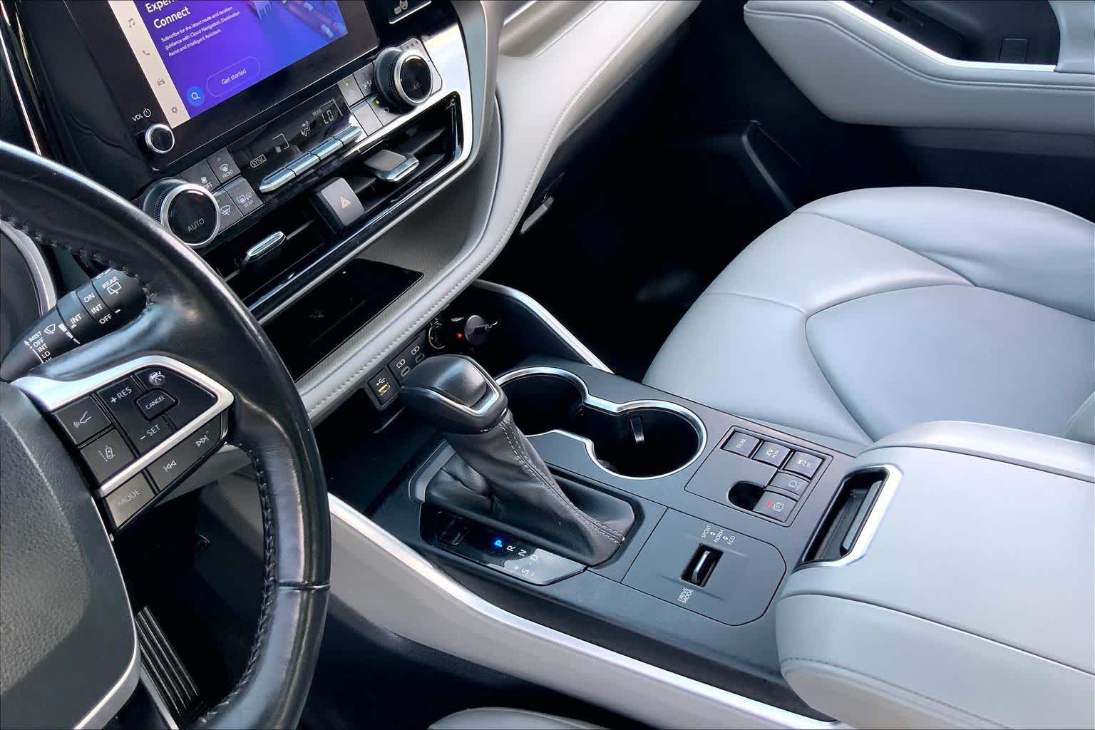 2023 Toyota Highlander photo 16 of 36