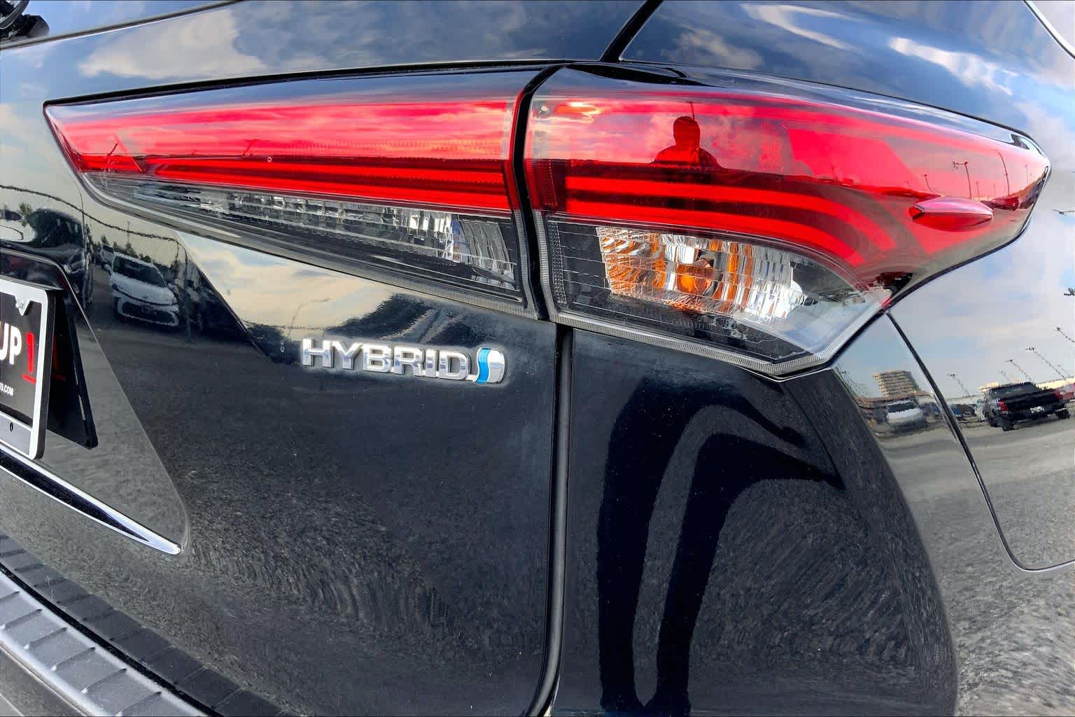 2023 Toyota Highlander photo 10 of 36