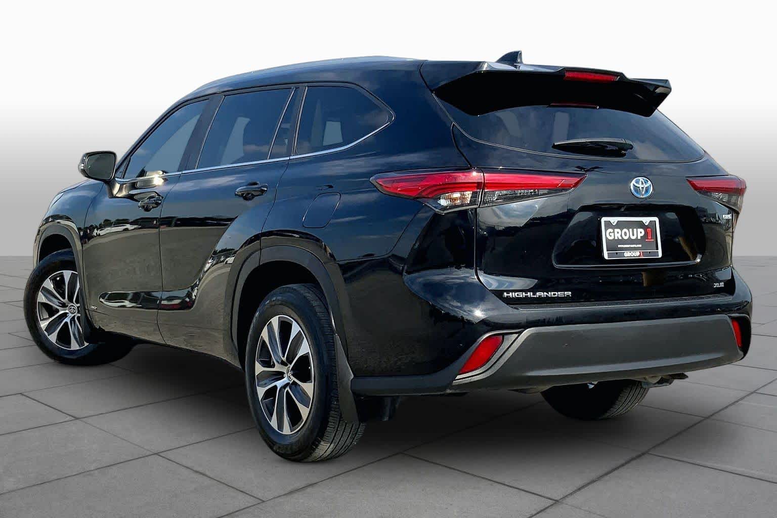 2023 Toyota Highlander photo 12 of 36