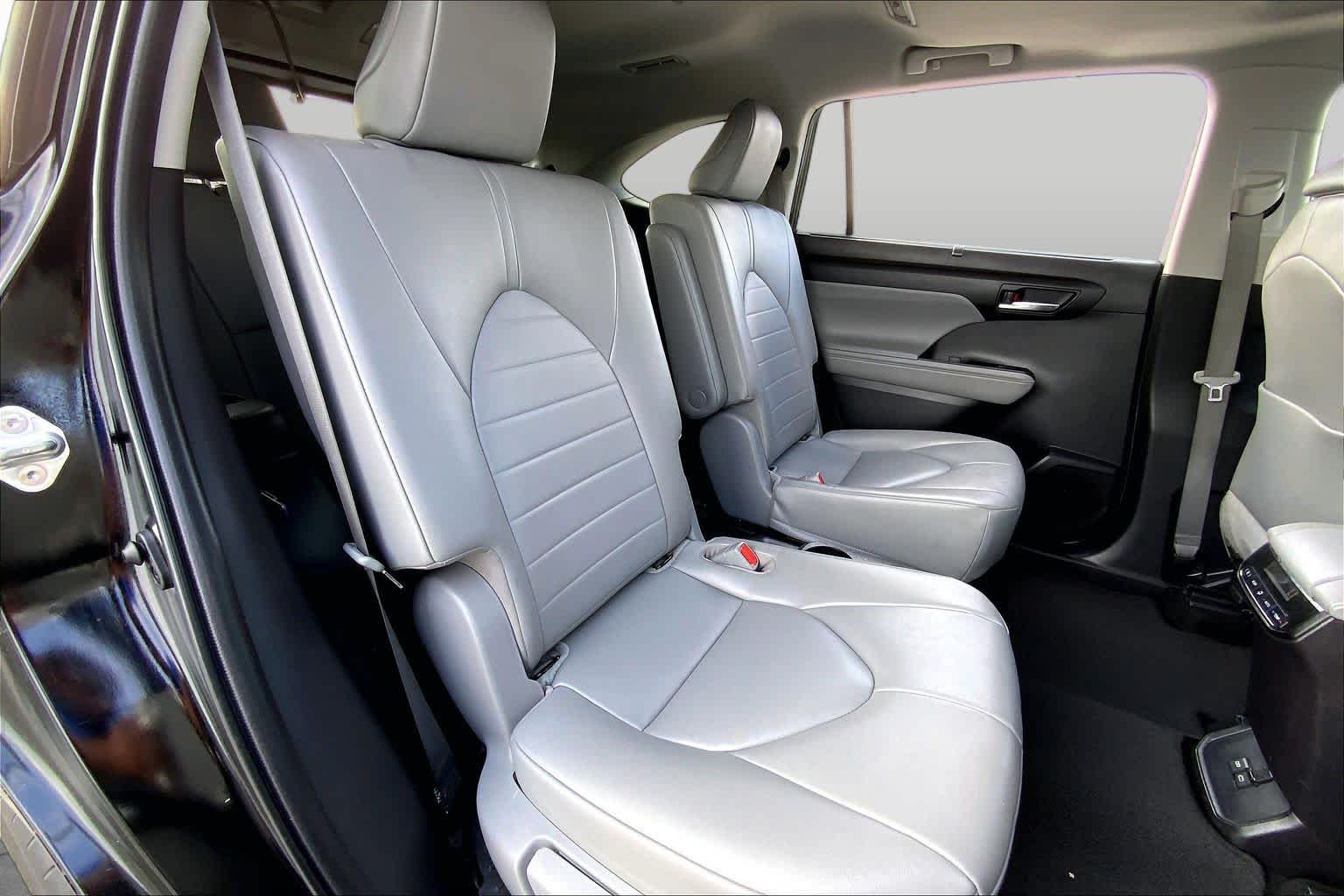 2023 Toyota Highlander photo 19 of 36
