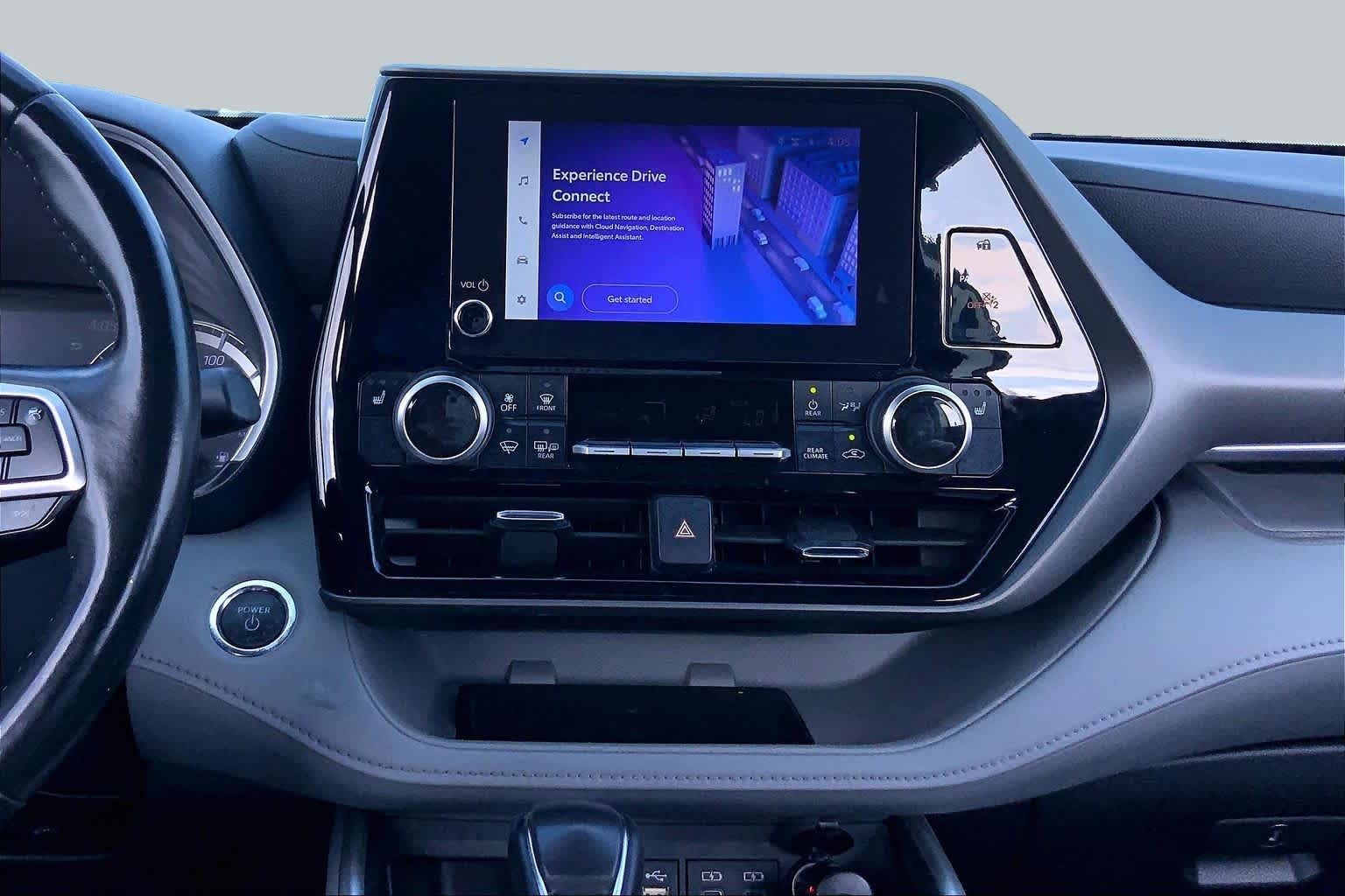 2023 Toyota Highlander photo 7 of 36