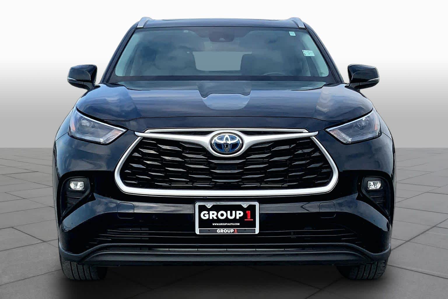 2023 Toyota Highlander photo 4 of 36