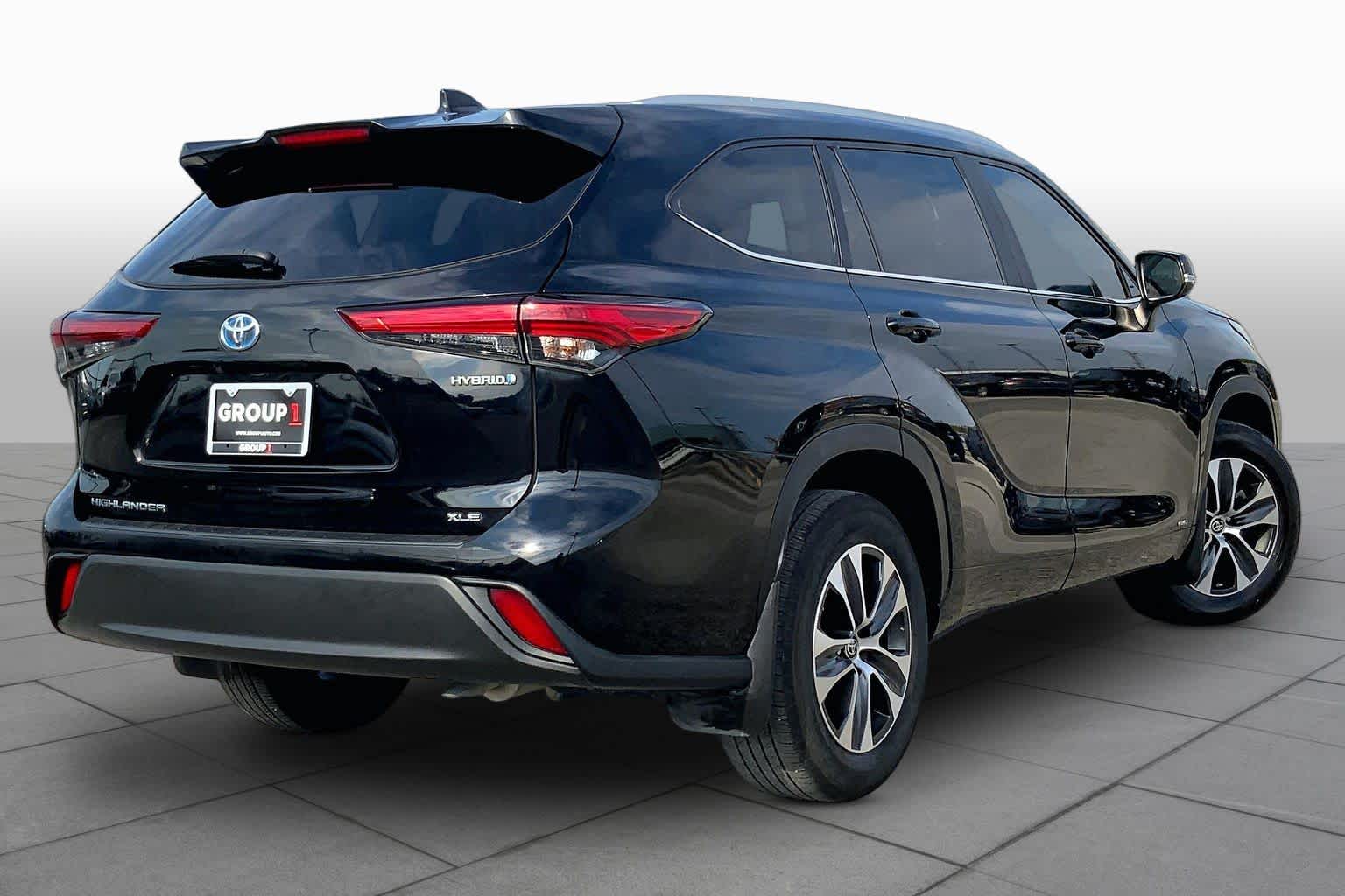 2023 Toyota Highlander photo 13 of 36