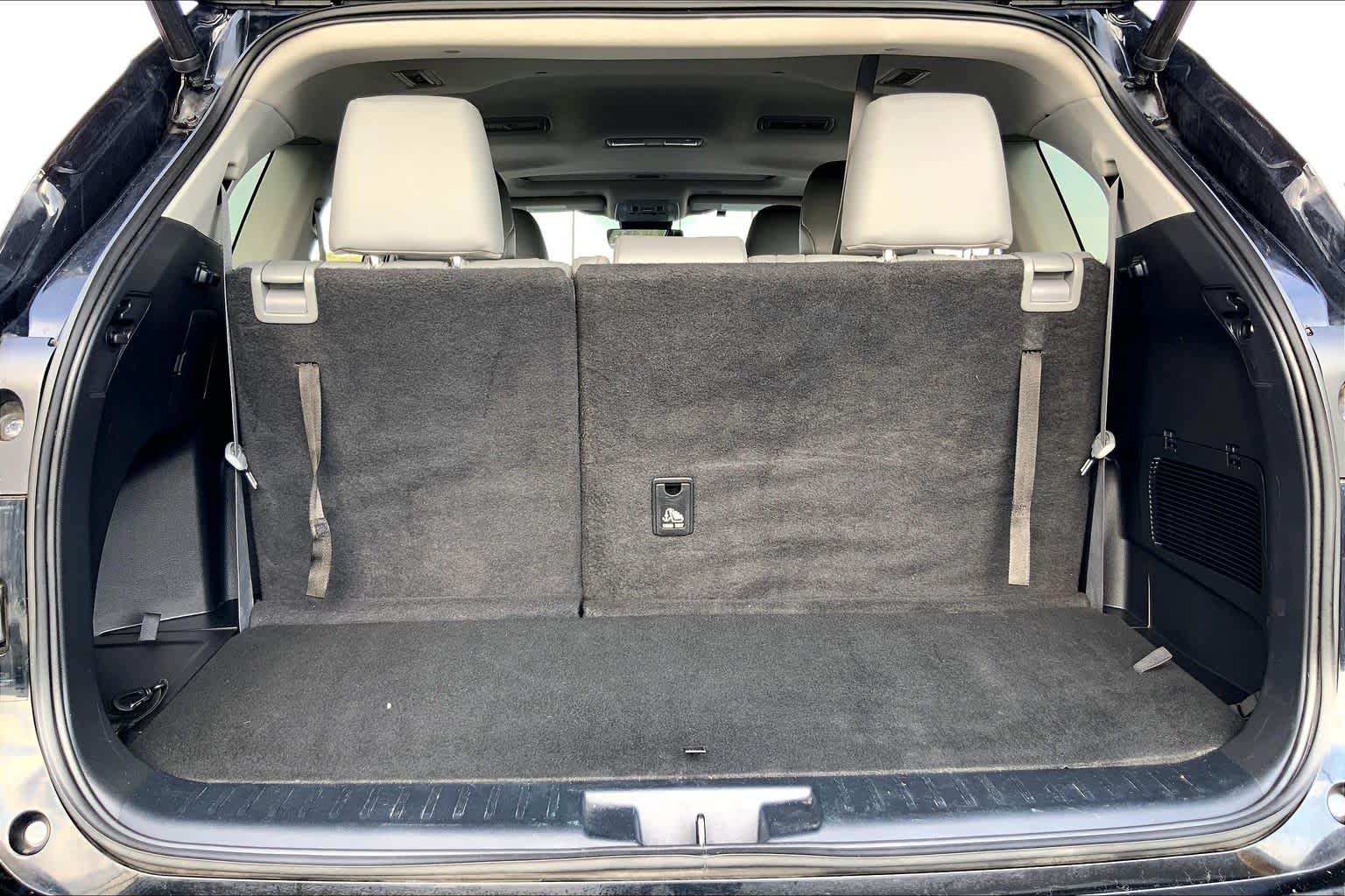 2023 Toyota Highlander photo 34 of 36