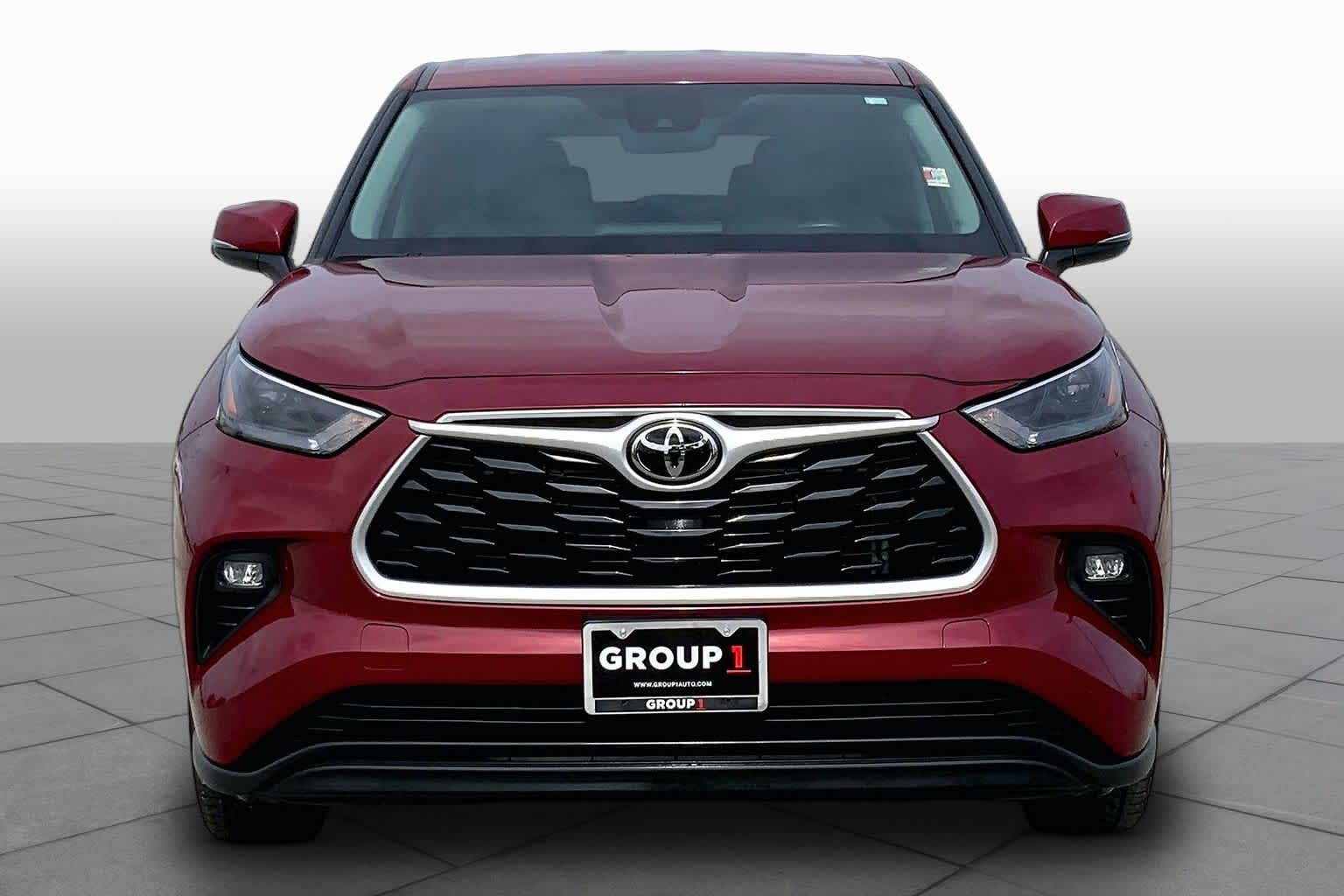 2023 Toyota Highlander LE Ruby Flare Pearl at Group 1 Toyota Southwest