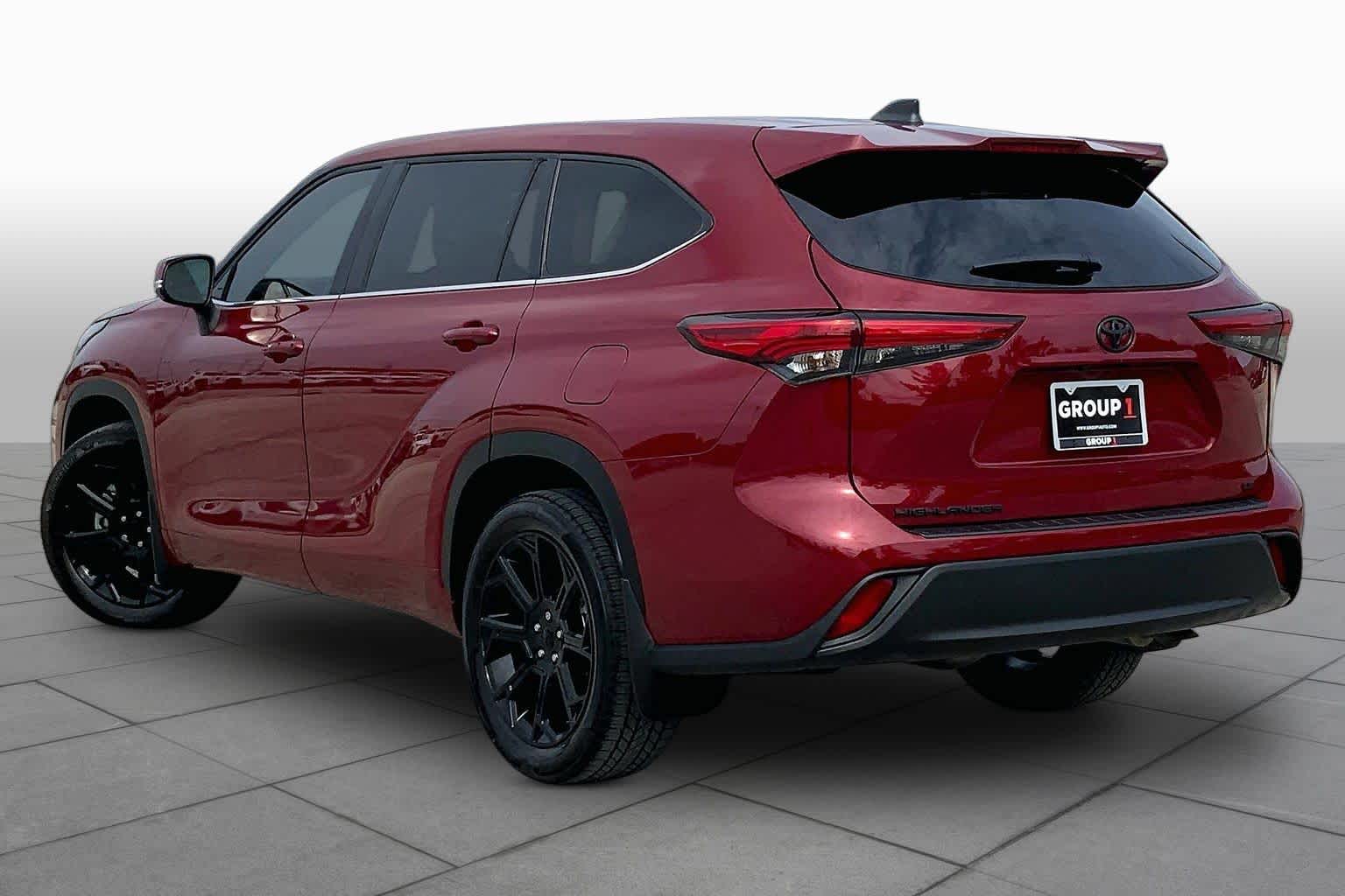 2023 Toyota Highlander LE Ruby Flare Pearl at Group 1 Toyota Southwest