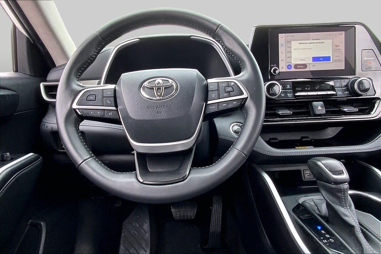 2023 Toyota Highlander XLE Wind Chill Pearl at AutoNation USA Katy