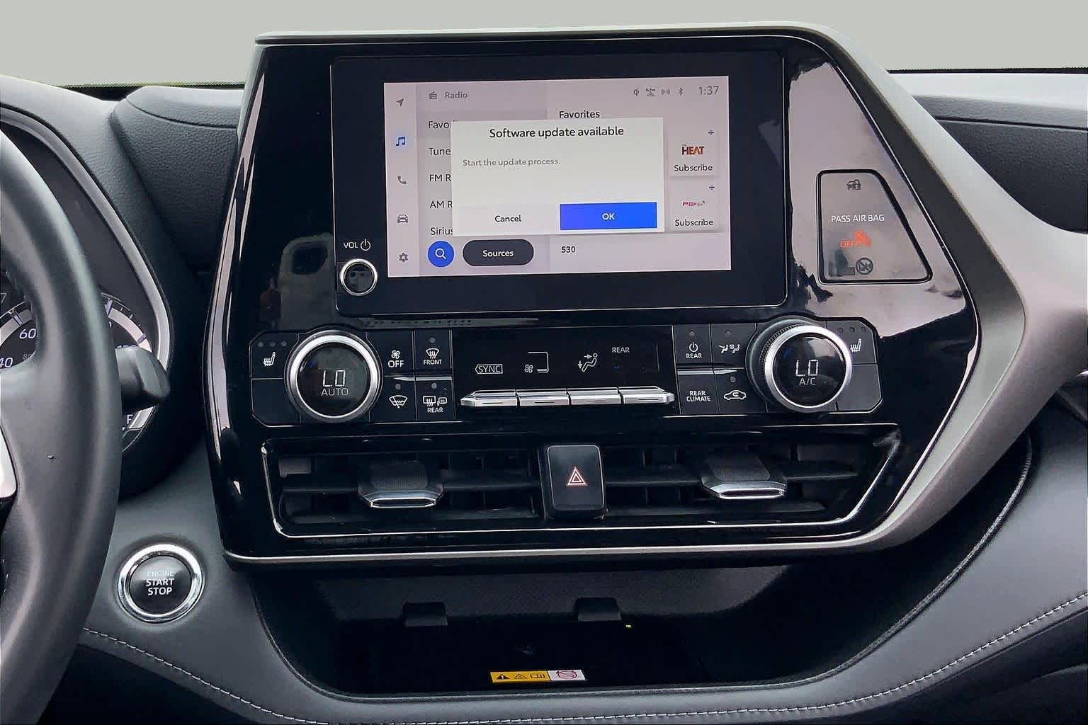 2023 Toyota Highlander XLE Wind Chill Pearl at AutoNation USA Katy