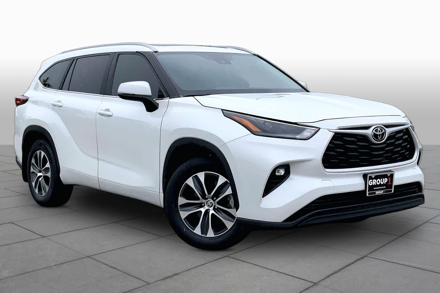 2023 Toyota Highlander XLE Wind Chill Pearl at AutoNation USA Katy