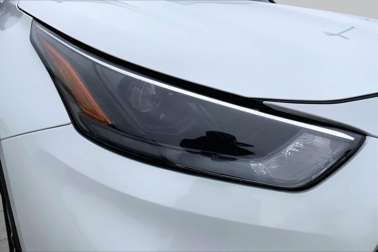 2023 Toyota Highlander XLE Wind Chill Pearl at AutoNation USA Katy