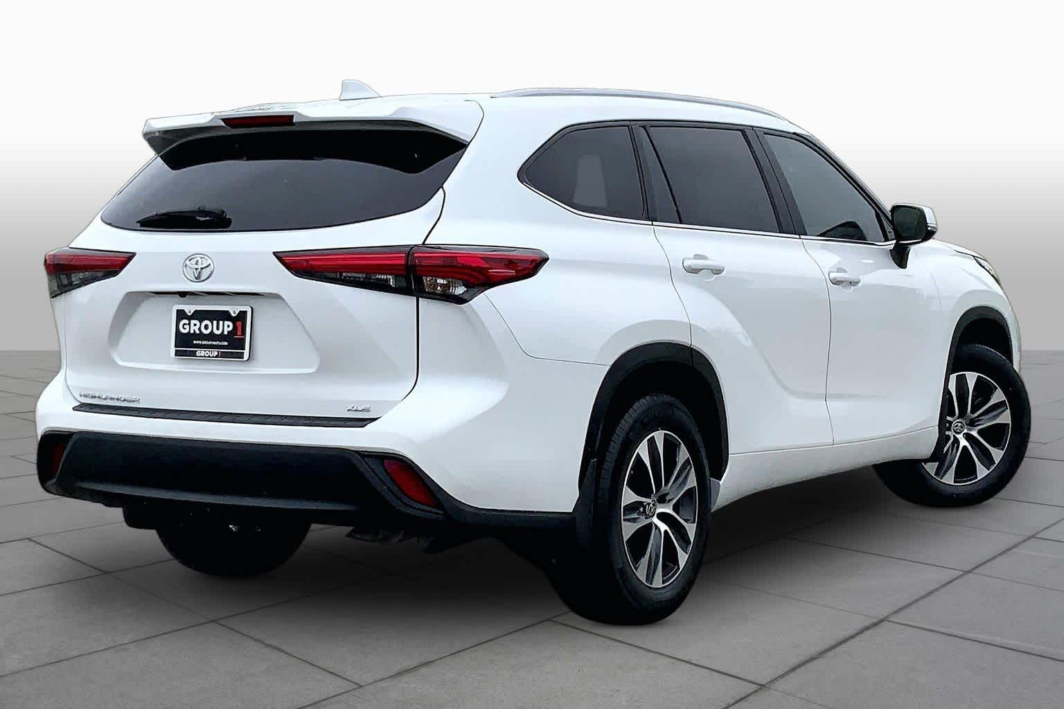 2023 Toyota Highlander XLE Wind Chill Pearl at AutoNation USA Katy