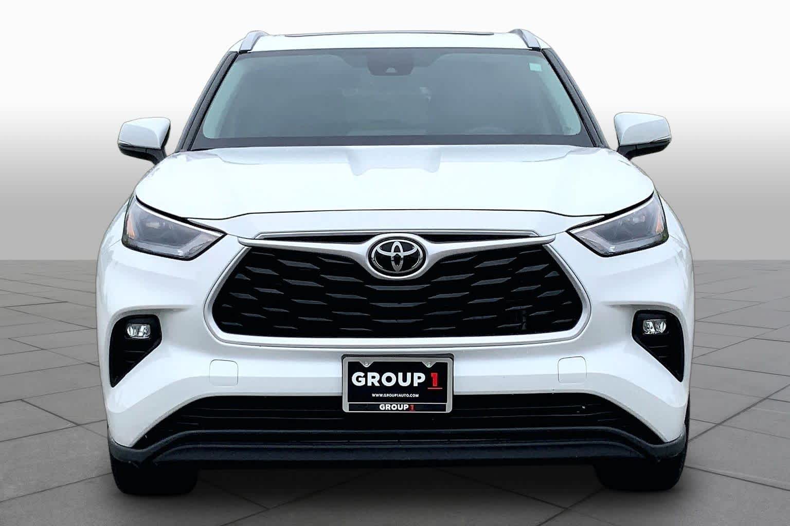 2023 Toyota Highlander XLE Wind Chill Pearl at AutoNation USA Katy