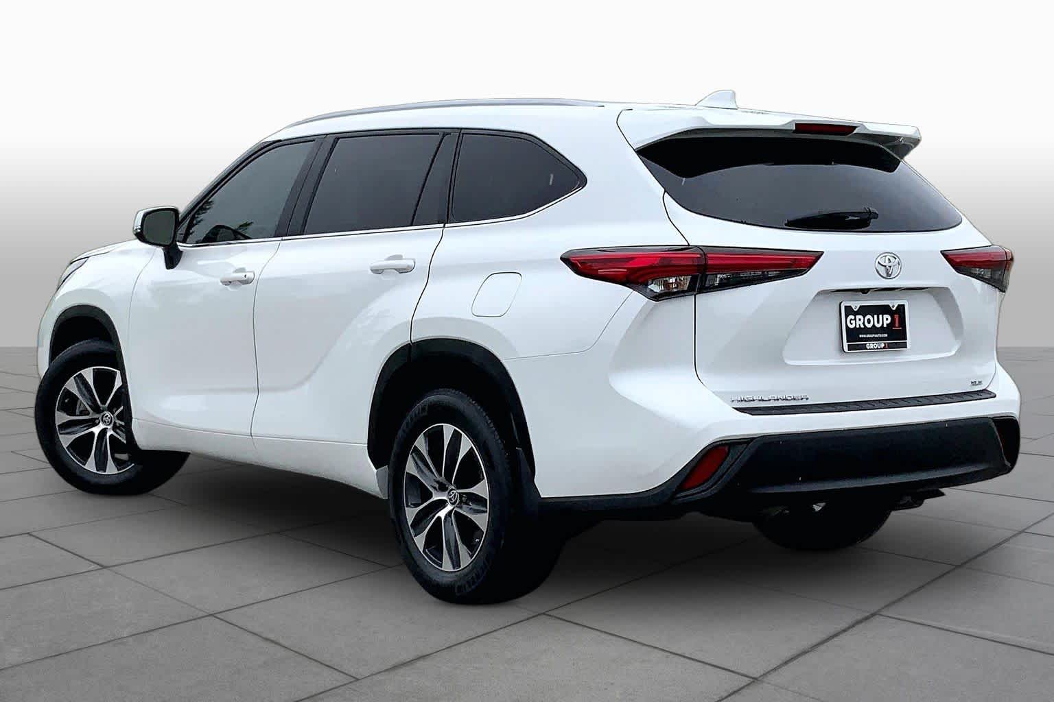 2023 Toyota Highlander XLE Wind Chill Pearl at AutoNation USA Katy