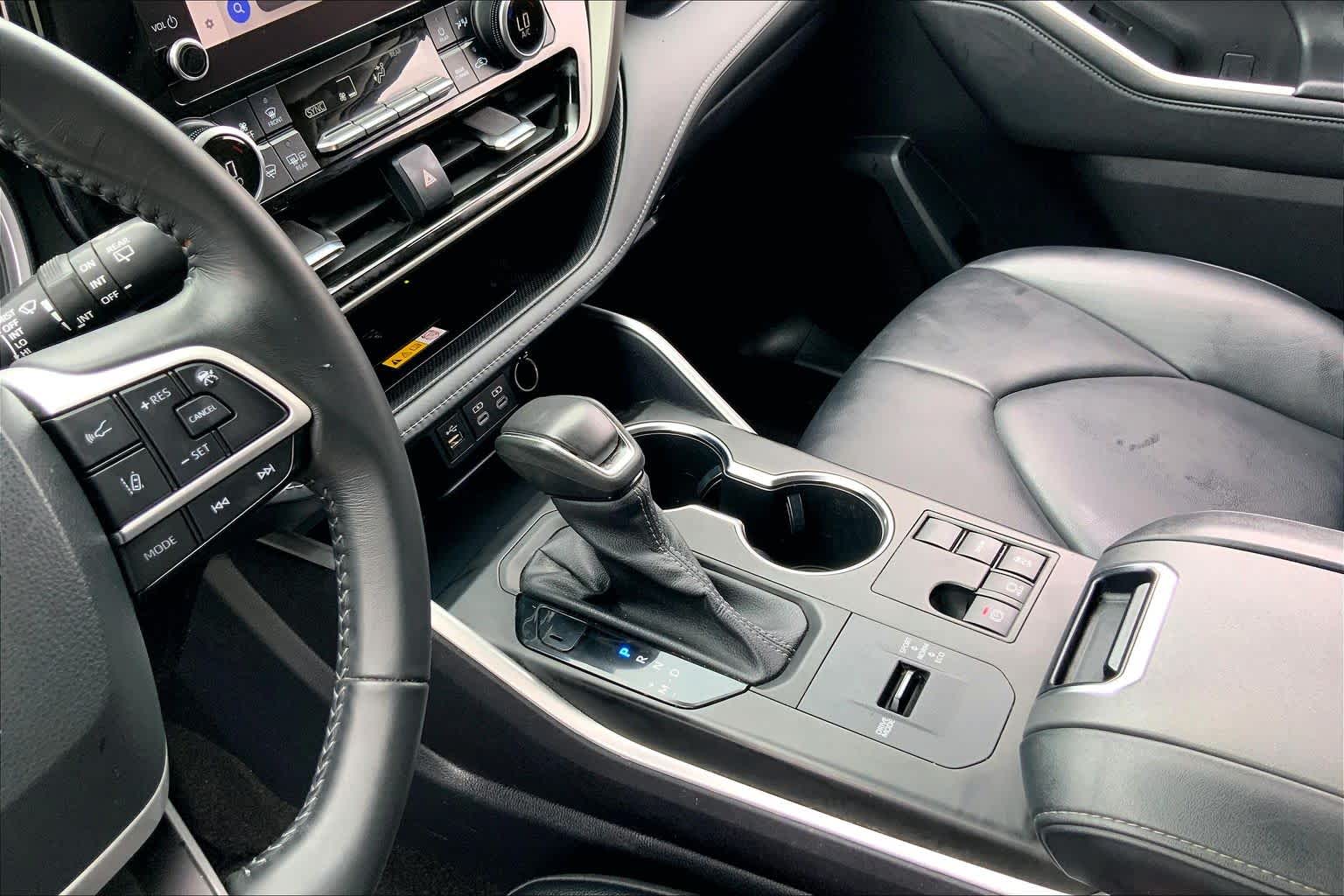 2023 Toyota Highlander XLE Wind Chill Pearl at AutoNation USA Katy