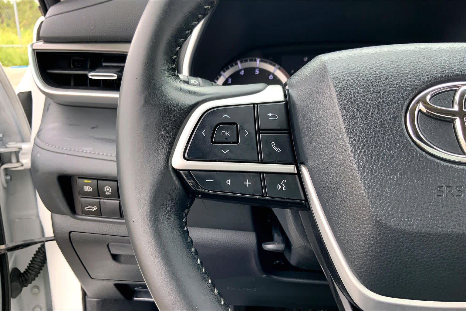 2023 Toyota Highlander XLE Wind Chill Pearl at AutoNation USA Katy