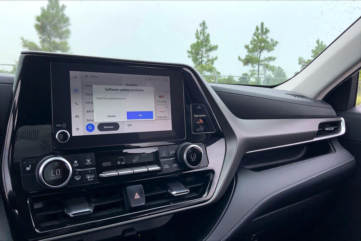 2023 Toyota Highlander XLE Wind Chill Pearl at AutoNation USA Katy