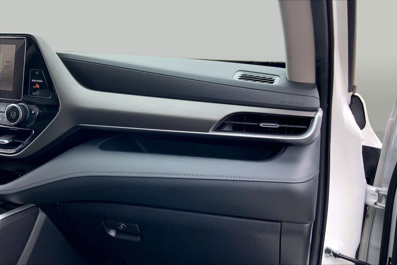 2023 Toyota Highlander XLE Wind Chill Pearl at AutoNation USA Katy