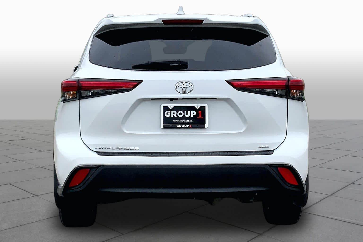 2023 Toyota Highlander XLE Wind Chill Pearl at AutoNation USA Katy