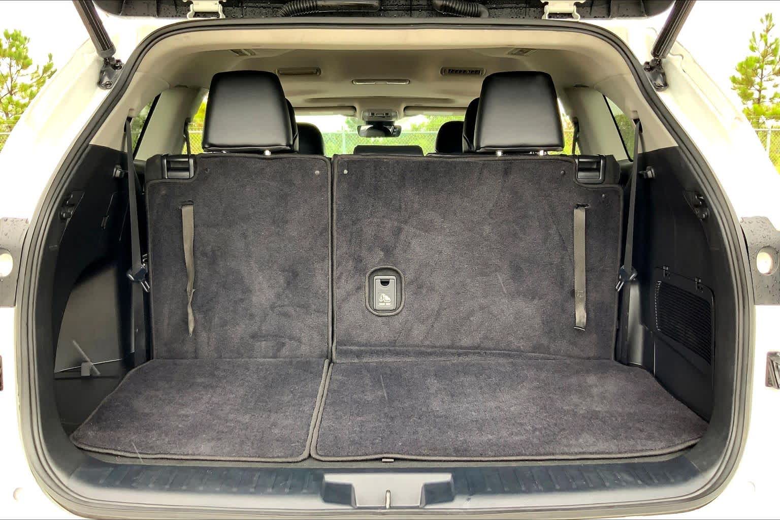 2023 Toyota Highlander XLE Wind Chill Pearl at AutoNation USA Katy